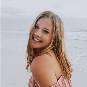 Meet your Posher, Caroline